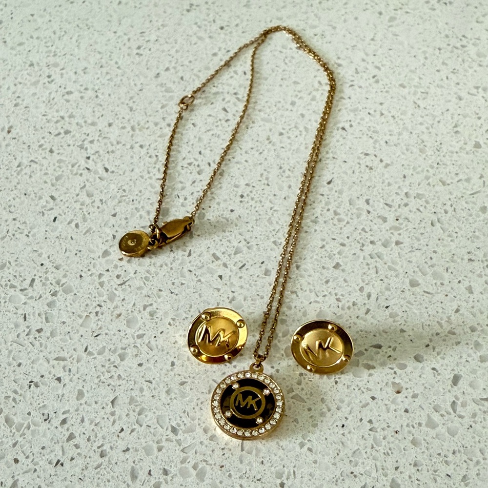 Michael Kors Mk necklace and earrings gold